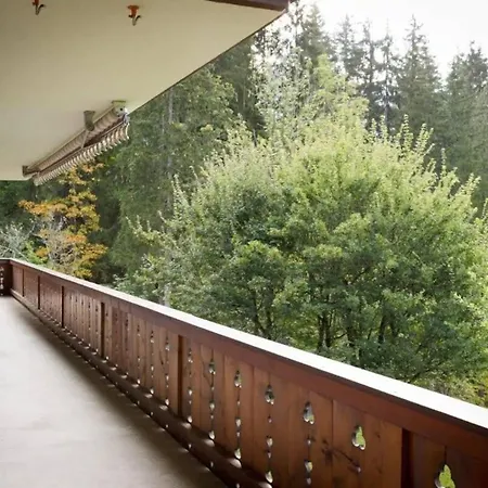 Cozy Overlooking The Gstaad Mountain Area דירה *