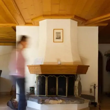 Apartamento Cozy Overlooking The Gstaad Mountain Area Schönried